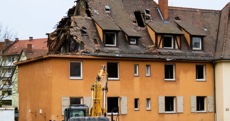 How much does it cost to flip a 1500 sq ft house?